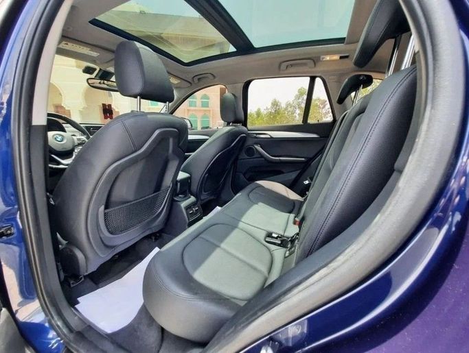 Подержанный BMW X1 18d sDrive II (F48), 2.0 л, 2018 в Дубае от Barkat Alrahmen Motors Синий цвет. Корейская | AUTO.AE