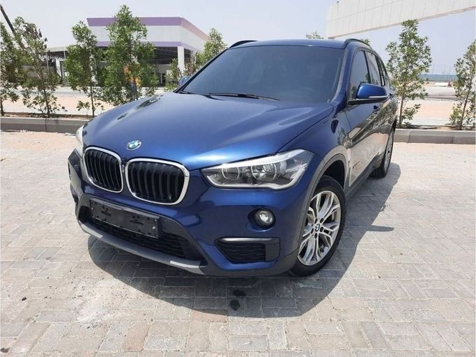 Подержанный BMW X1 18d sDrive II (F48), 2.0 л, 2018 в Дубае от Barkat Alrahmen Motors Синий цвет. Корейская | AUTO.AE