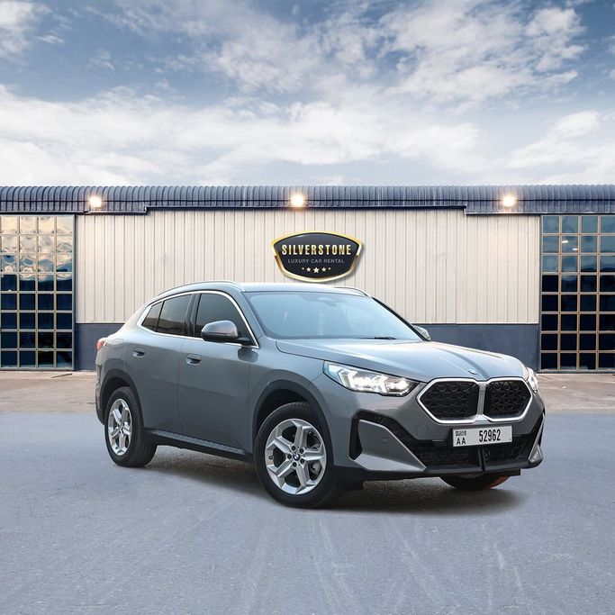 BMW X2 sDrive18i II (تحت 10 سنوات), 2024 قياسي دفع رباعي 5 أبواب للتأجير في في دبي من SILVERSTONE RENT A CAR، اللون رمادي | AUTO.AE