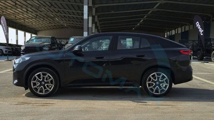 Новый BMW X2 sDrive18i II (U10), 1.5 л, 2025 в Дубае от Auto Max Group Черный цвет. GCC | AUTO.AE