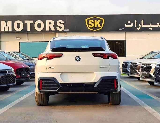 Новый BMW X2 sDrive18i II (U10), 1.5 л, 2025 в Дубае от SK Motors Белый цвет. GCC | AUTO.AE