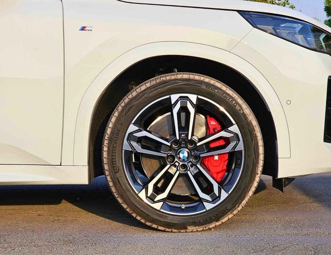 Новый BMW X2 sDrive18i II (U10), 1.5 л, 2025 в Дубае от SK Motors Белый цвет. GCC | AUTO.AE