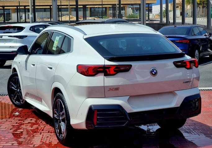Новый BMW X2 sDrive18i II (U10), 1.5 л, 2025 в Дубае от Auto Gallery DXB Белый цвет. GCC | AUTO.AE