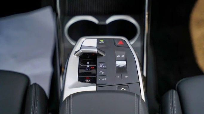 Новый BMW X2 sDrive25i II (U10), 2.0 л, 2025 в Дубае от Simurgh Cars Красный цвет. Китайская | AUTO.AE