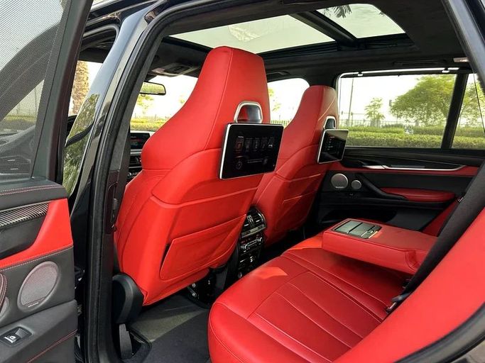 Подержанный BMW X5 M II (F85), 4.4 л, 2017 в Дубае от Alta Class Motors Черный цвет. GCC | AUTO.AE