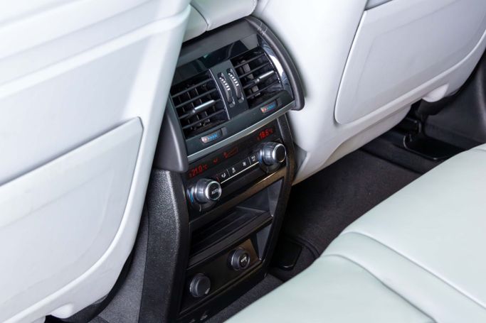 Подержанный BMW X5 M II (F85), 4.4 л, 2016 в Дубае от The Car Superstore Серый цвет. GCC | AUTO.AE