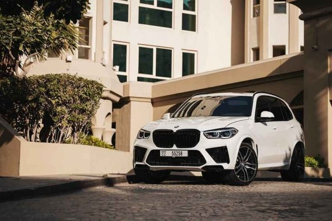 BMW X5 40i xDrive IV (G05/G18), 2023 внедорожник 5 дв. long бизнес класса в Дубае от Kleemol Car Rental Dubai белый цвет | AUTO.AE | Объявление #1951