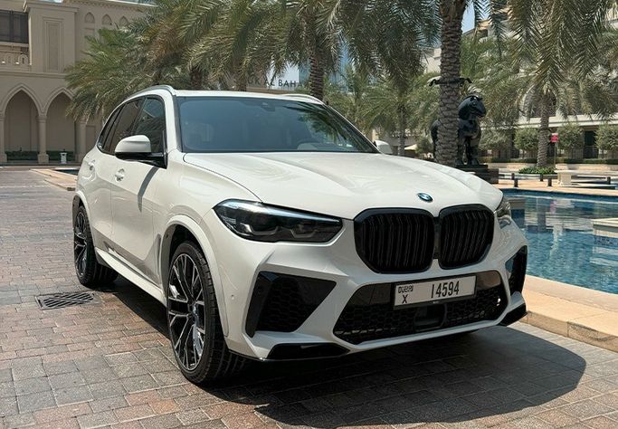 BMW X5 30i xDrive IV (G05/G18), 2021 внедорожник 5 дв. long бизнес класса в Дубае от Kleemol Car Rental Dubai белый цвет | AUTO.AE | Объявление #1959