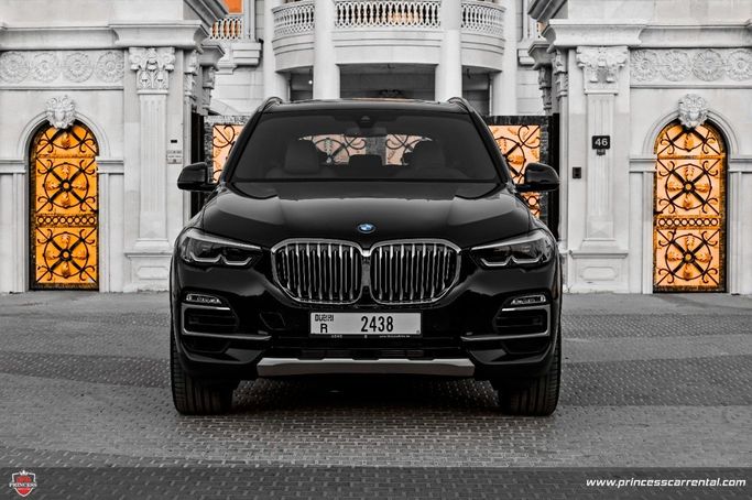 BMW X5 50i IV (G05/G18), 2022 внедорожник 5 дв. бизнес класса в Дубае от Princess черный цвет | AUTO.AE