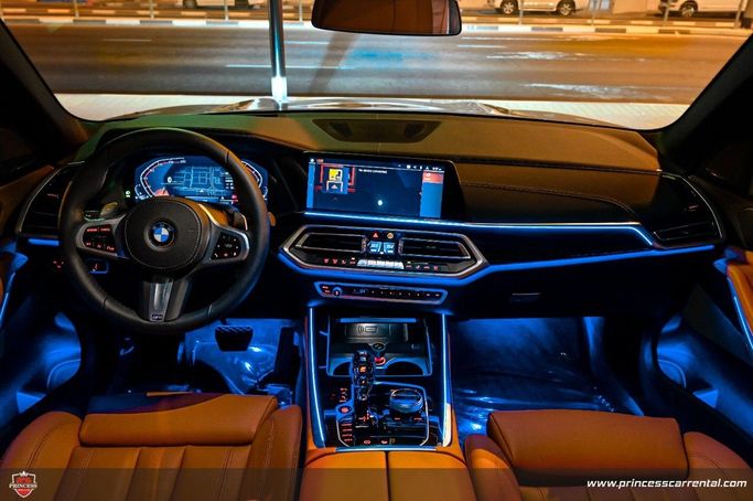 BMW X5 50i IV (G05/G18), 2022 внедорожник 5 дв. бизнес класса в Дубае от Princess черный цвет | AUTO.AE