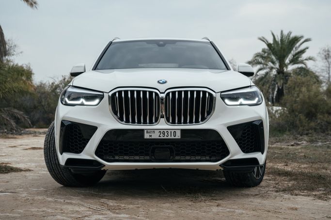 BMW X5 40i IV (G05/G18), 2021 внедорожник 5 дв. long бизнес класса в Дубае от Royal Dream белый цвет | AUTO.AE