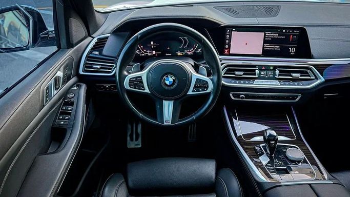 Подержанный BMW X5 40i IV (G05/G18), 3.0 л, 2023 в Дубае от MBA Motors Белый цвет. Американская | AUTO.AE