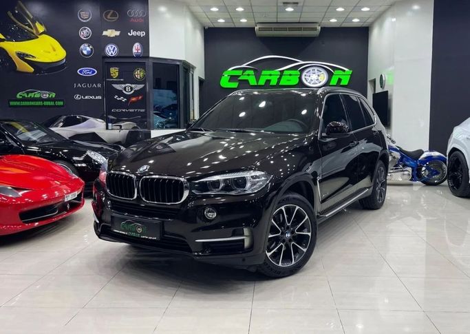 Подержанный BMW X5 35i III (F15), 3.0 л, 2016 в Дубае от Carbon Cars Коричневый цвет. GCC | AUTO.AE