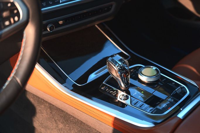 Подержанный BMW X5 M50i IV (G05/G18), 4.4 л, 2021 в Дубае Серый цвет. GCC | AUTO.AE