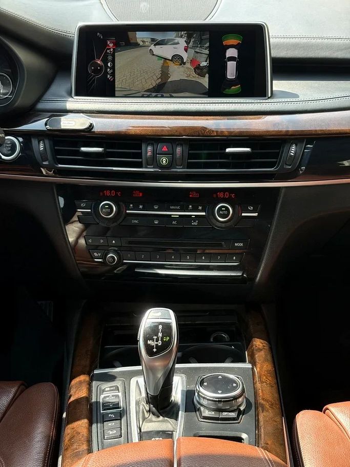 Подержанный BMW X5 50i III (F15), 4.4 л, 2015 в Дубае от Andaleeb Cars Белый цвет. GCC | AUTO.AE