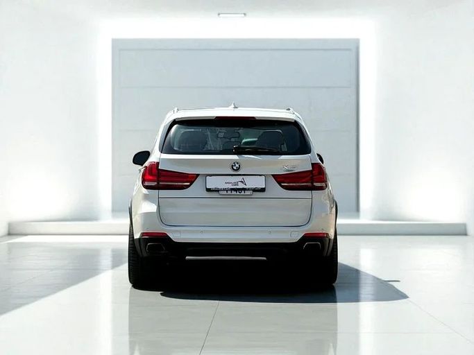 Подержанный BMW X5 50i III (F15), 4.4 л, 2015 в Дубае от Andaleeb Cars Белый цвет. GCC | AUTO.AE