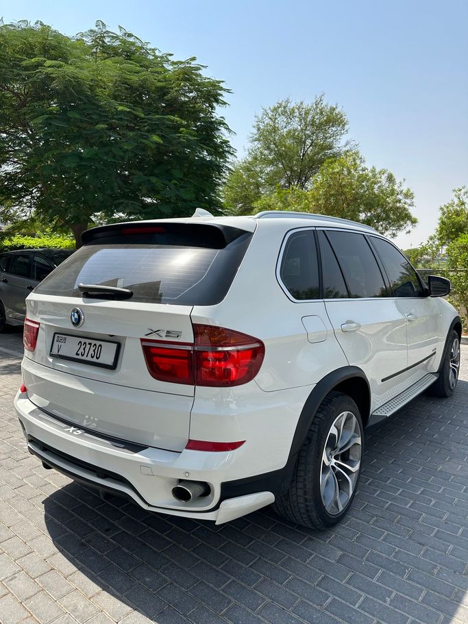 New BMW X5 35i II (E70) Facelift, 3.0 l, 2013 in Dubai, White color. GCC Specs | AUTO.AE