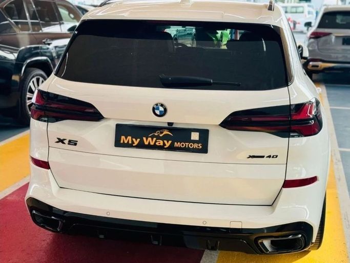 Подержанный BMW X5 40i IV (G05/G18) Рестайлинг, 3.0 л, 2024 в Дубае от My Way Motors Белый цвет. Американская | AUTO.AE