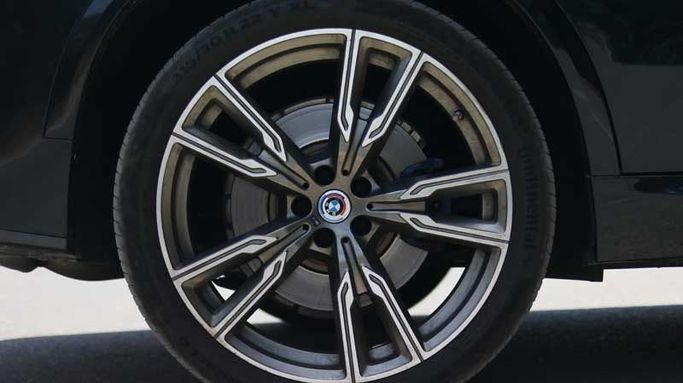 Used BMW X5 M50i IV (G05/G18), 4.4 l, 2023 in Dubai by Cariva Used Cars , Blue color. GCC Specs | AUTO.AE