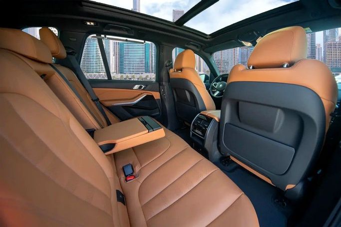 Used BMW X5 40i IV (G05/G18), 3.0 l, 2022 in Dubai by Royal Diamond Motors, White color. GCC Specs | AUTO.AE