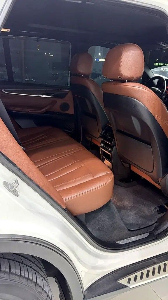 مستعملة BMW X5 50i III (F15), 4.4 l, 2014 في في دبي من F1 Motors، اللون أبيض. مواصفات الخليج | AUTO.AE