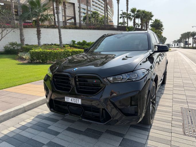 مستعملة BMW X5 M60i عملية فيس ليفت IV (G05/G18), 4.4 l, 2025 في في دبي، اللون أسود. المواصفات الأمريكية | AUTO.AE | إعلان #242551