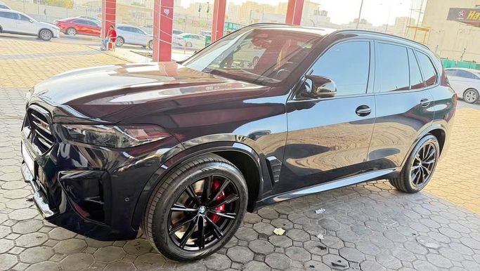 مستعملة BMW X5 M60i عملية فيس ليفت IV (G05/G18), 4.4 l, 2024 في في دبي من LiveCars، اللون أسود. المواصفات الأمريكية | AUTO.AE
