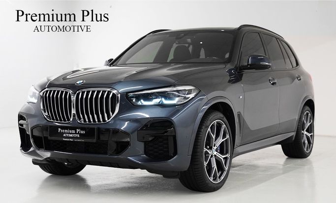 مستعملة BMW X5 40i xDrive IV (G05/G18), 3.0 l, 2022 في في دبي من Premium Plus Automotive، اللون رمادي. مواصفات الخليج | AUTO.AE