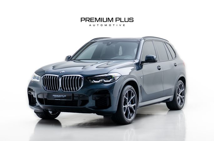 مستعملة BMW X5 40i xDrive IV (G05/G18), 3.0 l, 2022 في في دبي من Premium Plus Automotive، اللون رمادي. مواصفات الخليج | AUTO.AE | إعلان #244685