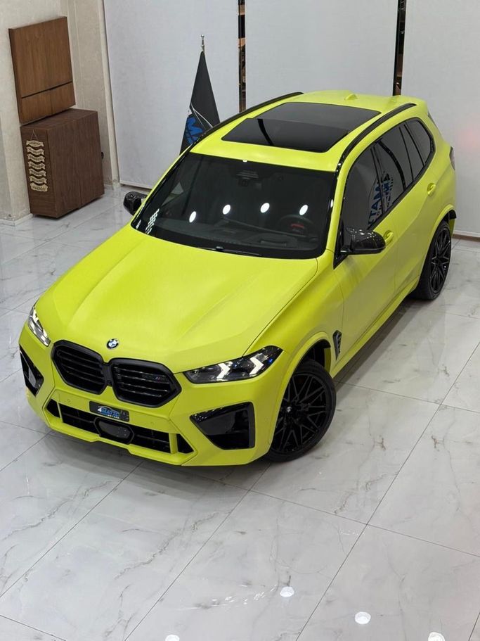 Подержанный BMW X5 M60i IV (G05/G18) Рестайлинг, 4.4 л, 2025 в Дубае от 4 Matic Motors Желтый цвет. GCC | AUTO.AE | Объявление #250896