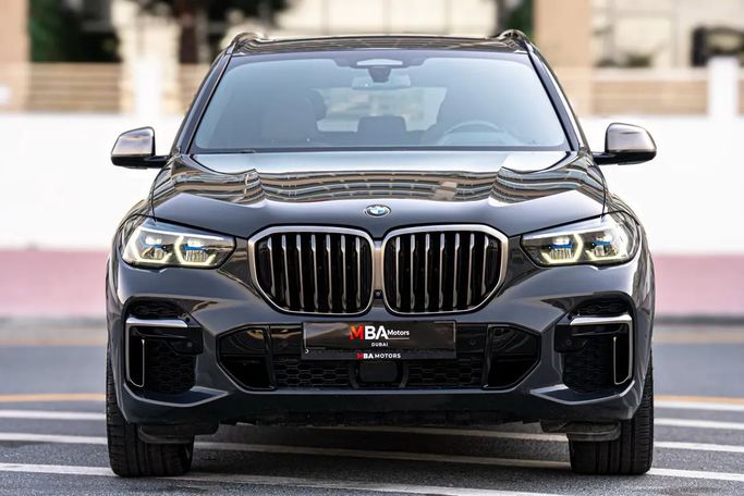 مستعملة BMW X5 M50i IV (G05/G18), 4.4 l, 2022 في في دبي من MBA Motors، اللون رمادي.  | AUTO.AE | إعلان #269826