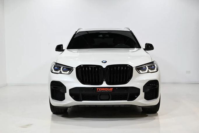مستعملة BMW X5 M50i IV (G05/G18), 4.4 l, 2022 في في الإمارات, دبي من Torque Motors، اللون أبيض. المواصفات الكورية | AUTO.AE | إعلان #282907