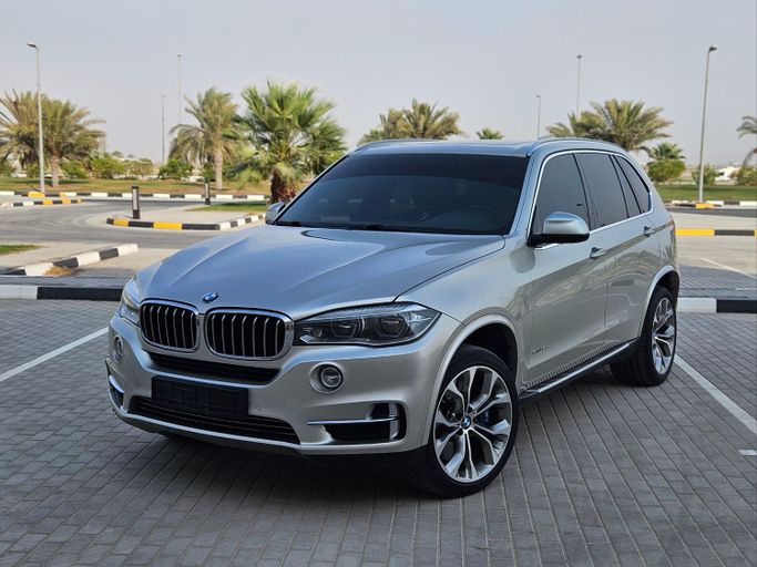 مستعملة ⁦BMW X5 35i xDrive III (F15)، 3.0 l، 2015⁩ في في الإمارات, دبي من NEW ABU TAJ MOTORS، اللون فضي. مواصفات الخليج | AUTO.AE | إعلان #286794