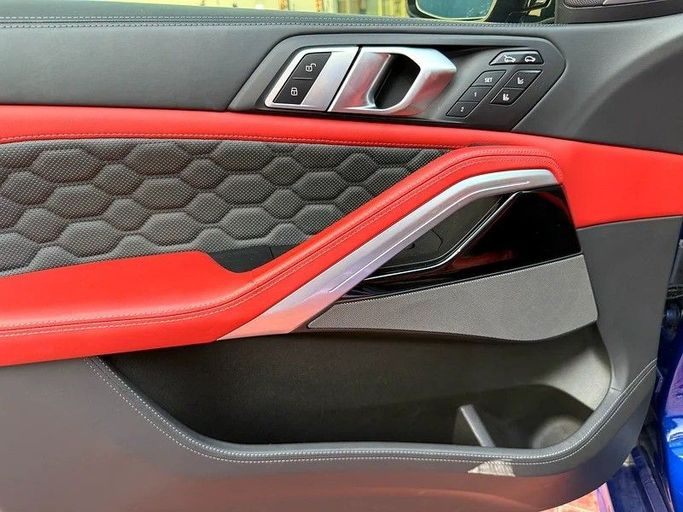 Подержанный BMW X6 M Competition III (F96), 4.4 л, 2022 в Дубае от Shamil Motors Синий цвет. Американская | AUTO.AE