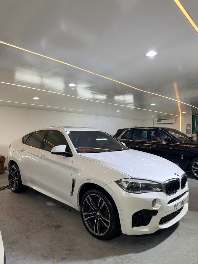 مستعملة BMW X6 M II (F86), 4.4 l, 2016 في في الإمارات, دبي من Nextport، اللون أبيض. مواصفات الخليج | AUTO.AE | إعلان #274356