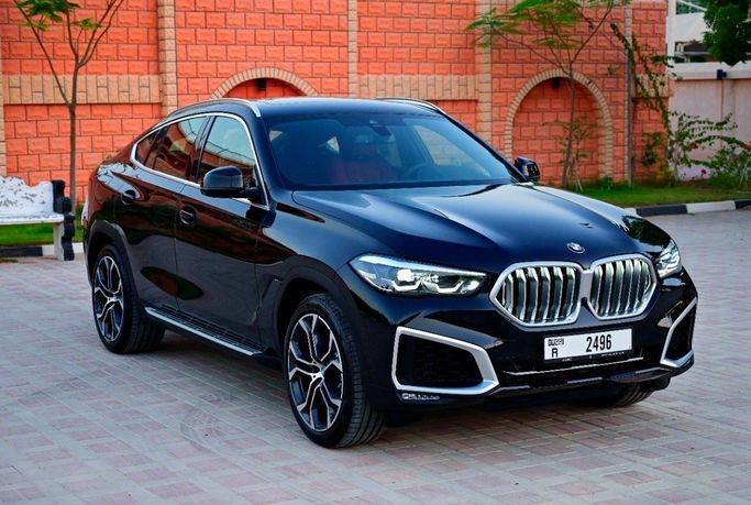 BMW X6 40i III (G06), 2021 внедорожник 5 дв.  класса в Дубае от Princess черный цвет | AUTO.AE
