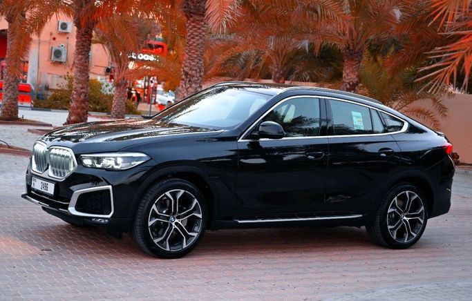 BMW X6 40i III (G06), 2021 внедорожник 5 дв.  класса в Дубае от Princess черный цвет | AUTO.AE