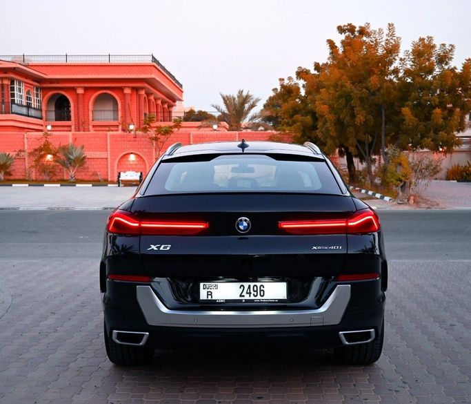 BMW X6 40i III (G06), 2021 внедорожник 5 дв.  класса в Дубае от Princess черный цвет | AUTO.AE