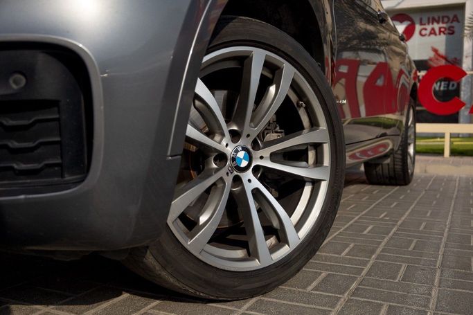 Подержанный BMW X6 50i II (F16), 4.4 л, 2017 в Дубае от Linda Cars Серый цвет. GCC | AUTO.AE