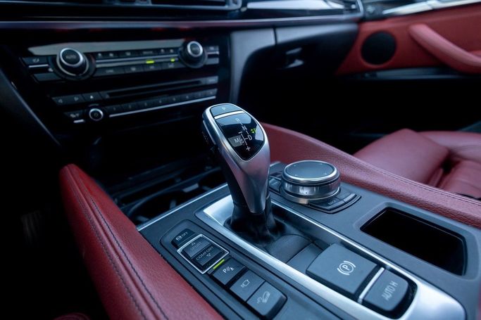 Подержанный BMW X6 50i II (F16), 4.4 л, 2017 в Дубае от Linda Cars Серый цвет. GCC | AUTO.AE