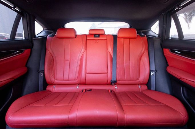 Подержанный BMW X6 50i II (F16), 4.4 л, 2017 в Дубае от Linda Cars Серый цвет. GCC | AUTO.AE