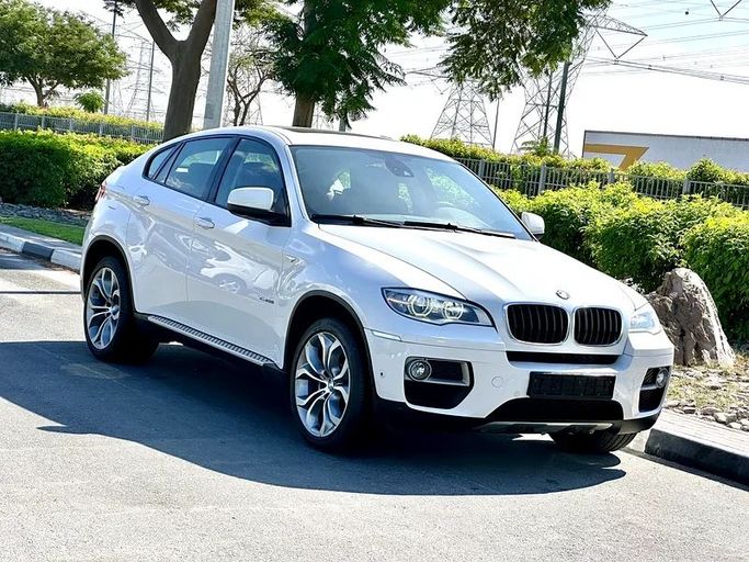 Подержанный BMW X6 35i I (E71) Рестайлинг, 3.0 л, 2014 в Дубае от Formula Motors Белый цвет. GCC | AUTO.AE