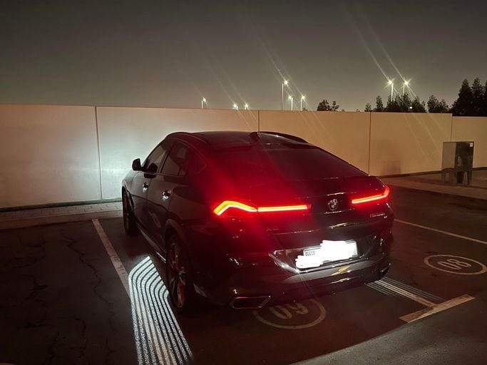 مستعملة BMW X6 M50i III (G06), 4.4 l, 2022 في في دبي، اللون أسود. مواصفات الخليج | AUTO.AE