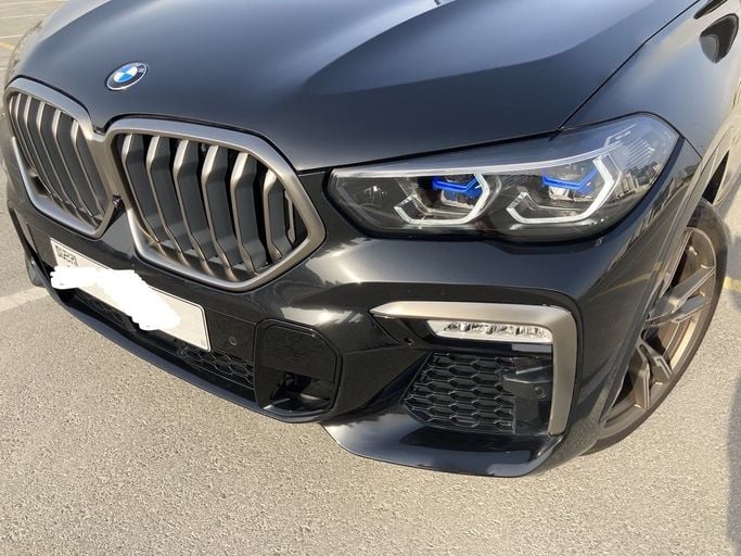 مستعملة BMW X6 M50i III (G06), 4.4 l, 2022 في في دبي، اللون أسود. مواصفات الخليج | AUTO.AE