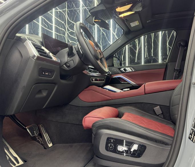 Подержанный BMW X6 40i III (G06) Рестайлинг, 3.0 л, 2024 в Дубае от Zeus Motors Серый цвет. GCC | AUTO.AE