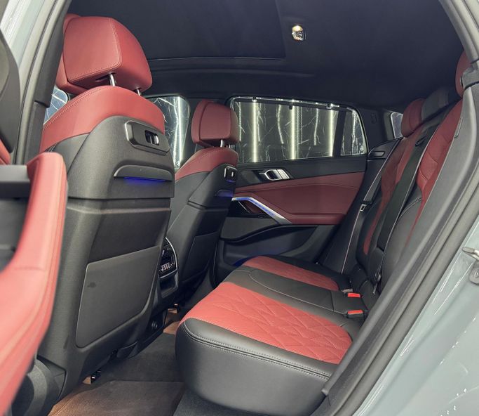 Подержанный BMW X6 40i III (G06) Рестайлинг, 3.0 л, 2024 в Дубае от Zeus Motors Серый цвет. GCC | AUTO.AE