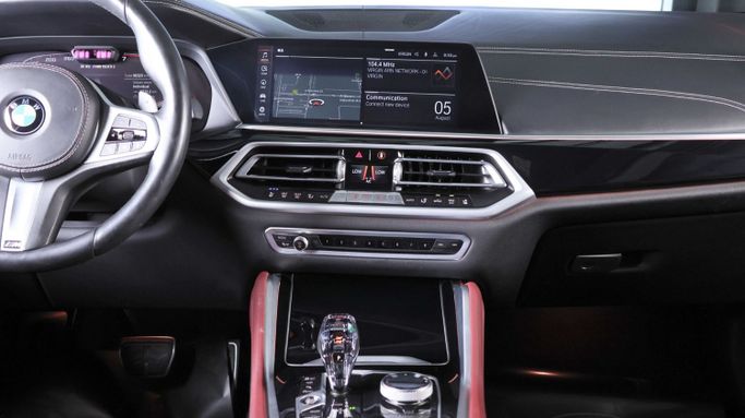 Подержанный BMW X6 M50i III (G06), 4.4 л, 2022 в Дубае от The Car Superstore Синий цвет. GCC | AUTO.AE