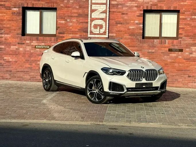 مستعملة BMW X6 40i xDrive III (G06), 3.0 l, 2021 في في دبي من Morya Jeswani Cars، اللون أبيض. مواصفات الخليج | AUTO.AE