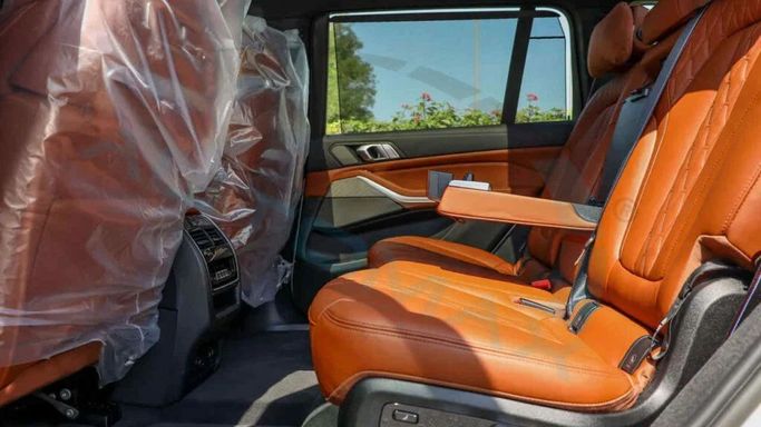 Новый BMW X7 40i I (G07) Рестайлинг, 3.0 л, 2025 в Дубае от Auto Max Group Белый цвет. GCC | AUTO.AE