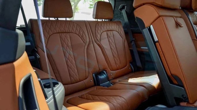 Новый BMW X7 40i I (G07) Рестайлинг, 3.0 л, 2025 в Дубае от Auto Max Group Белый цвет. GCC | AUTO.AE